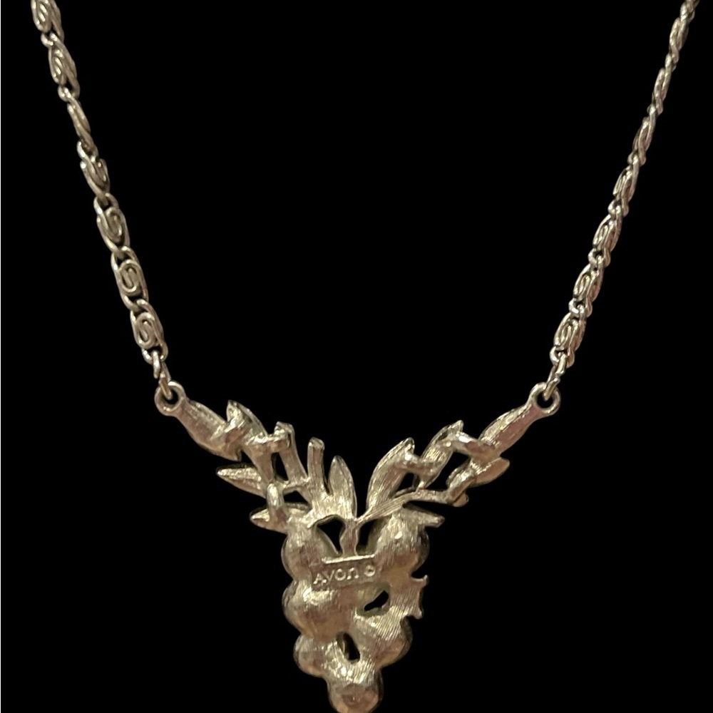 Beautiful AVON vintage Silver-Tone Grapes necklace - Picture 3 of 4